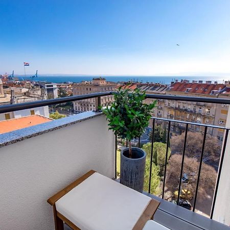 Aenei Delux Apartment Rijeka Bagian luar foto