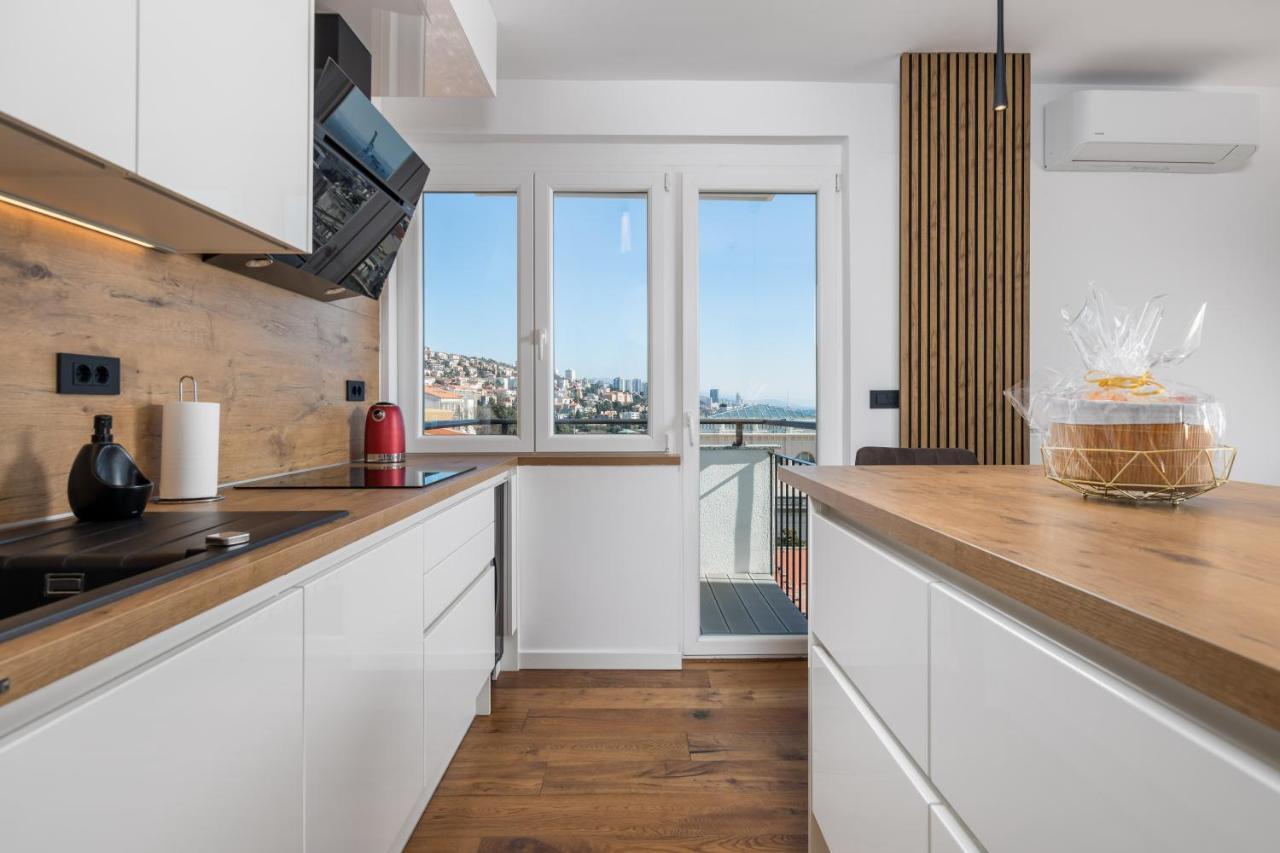 Aenei Delux Apartment Rijeka Bagian luar foto