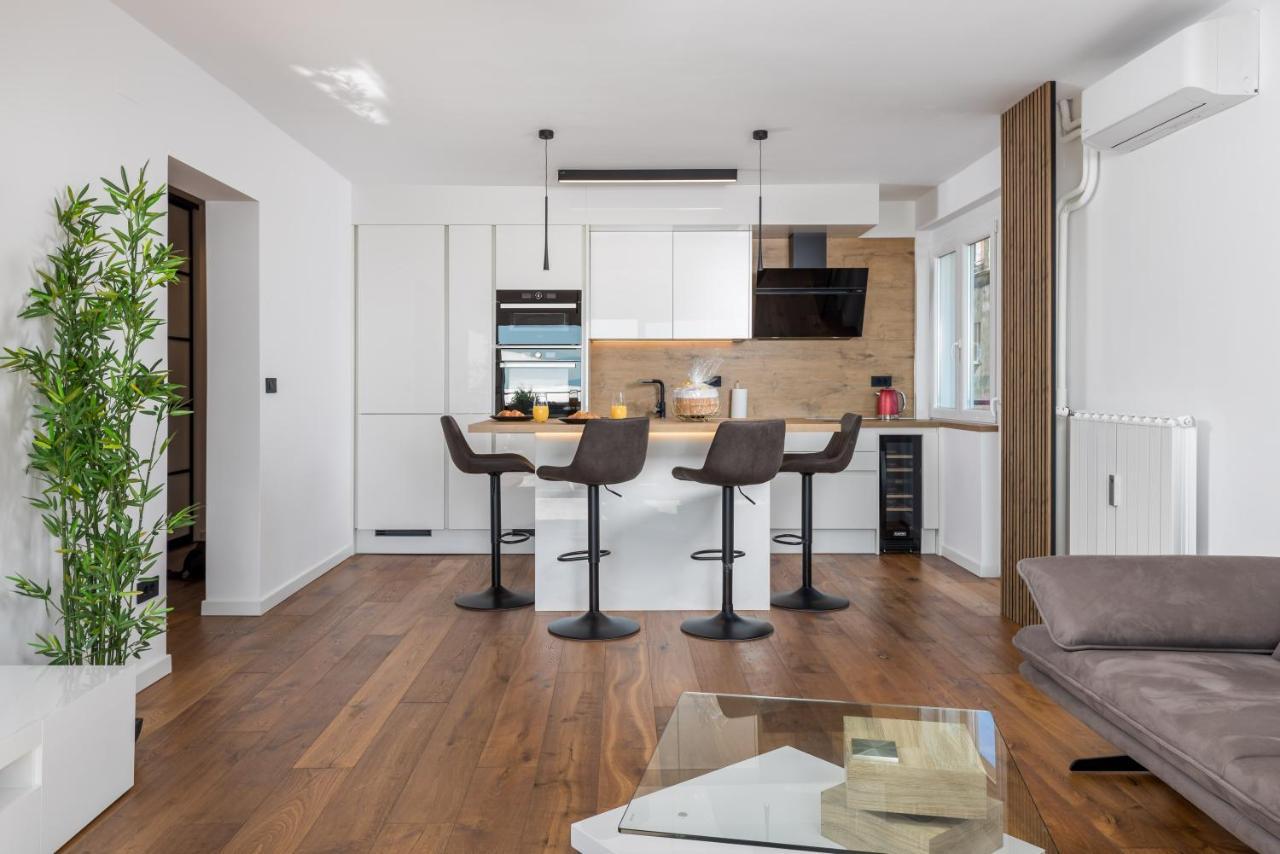Aenei Delux Apartment Rijeka Bagian luar foto