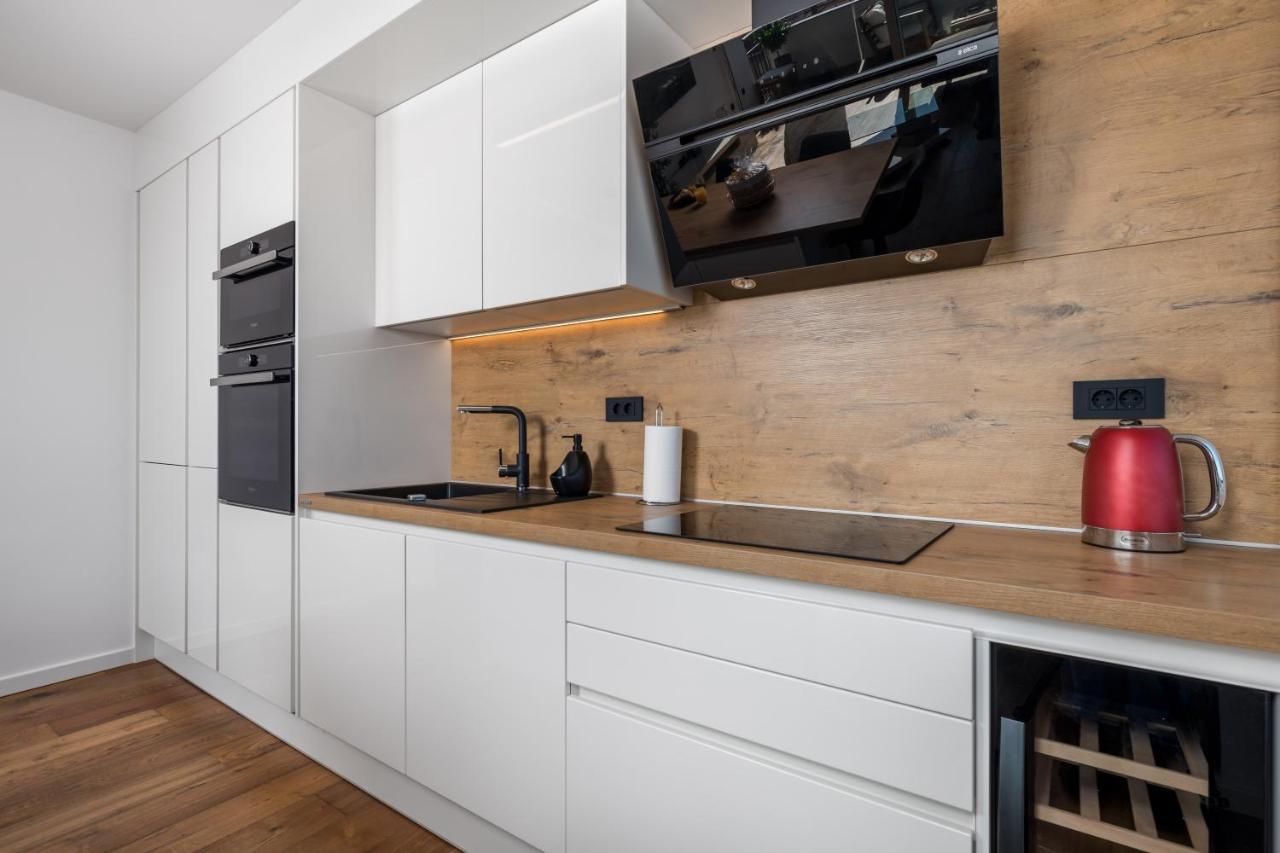 Aenei Delux Apartment Rijeka Bagian luar foto