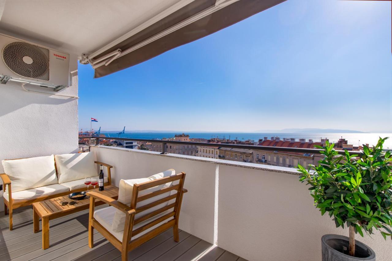 Aenei Delux Apartment Rijeka Bagian luar foto