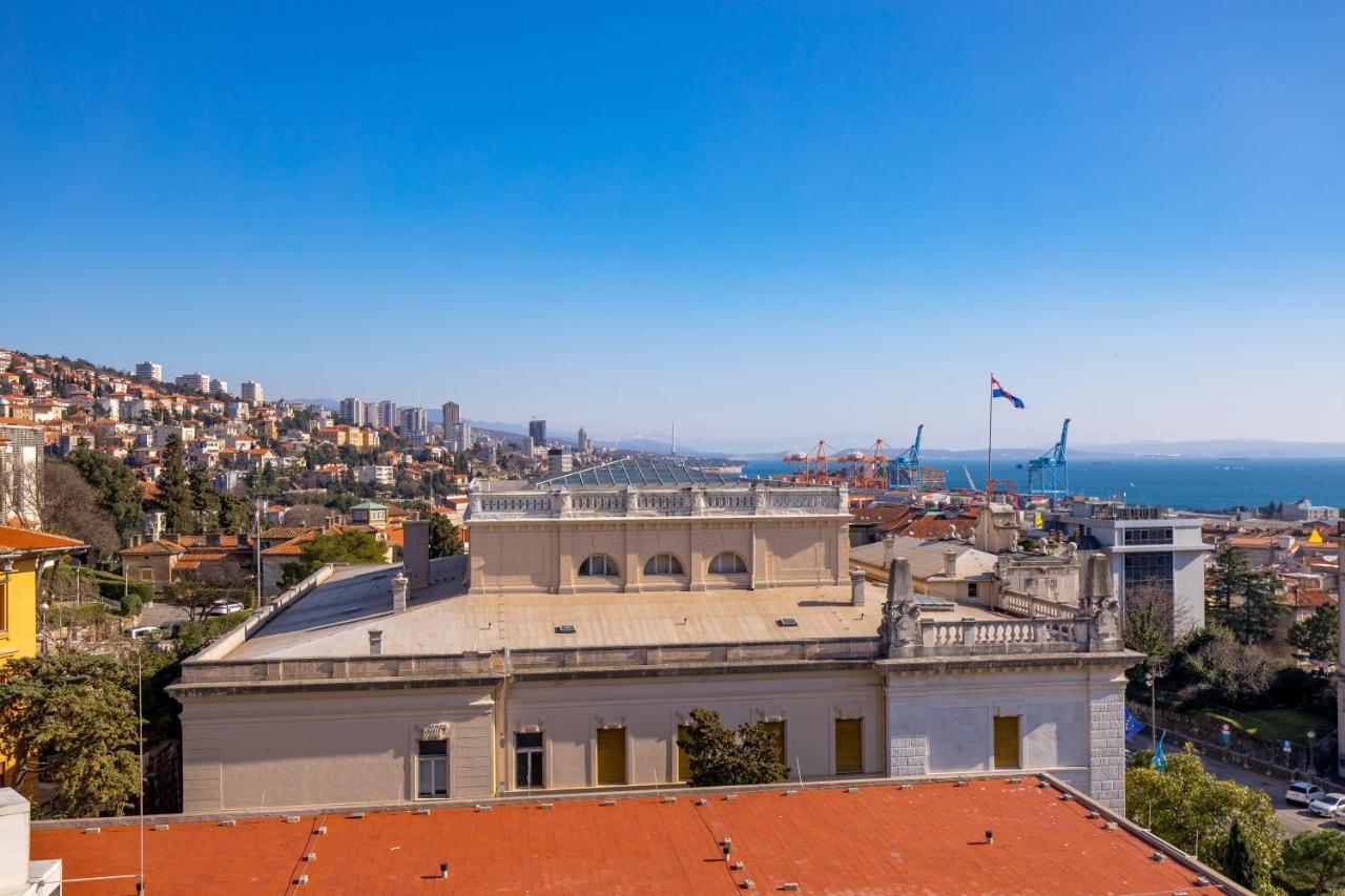 Aenei Delux Apartment Rijeka Bagian luar foto