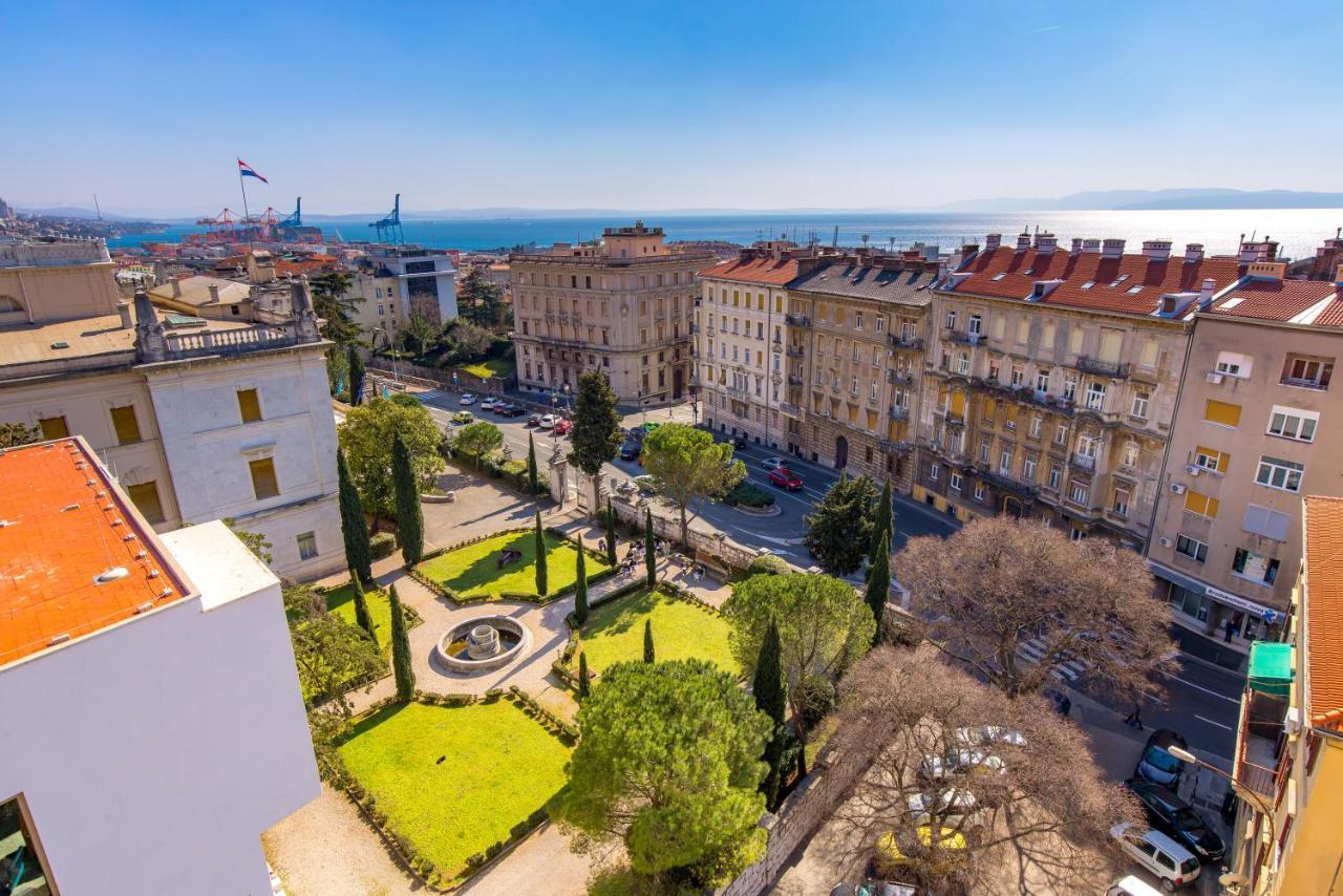 Aenei Delux Apartment Rijeka Bagian luar foto