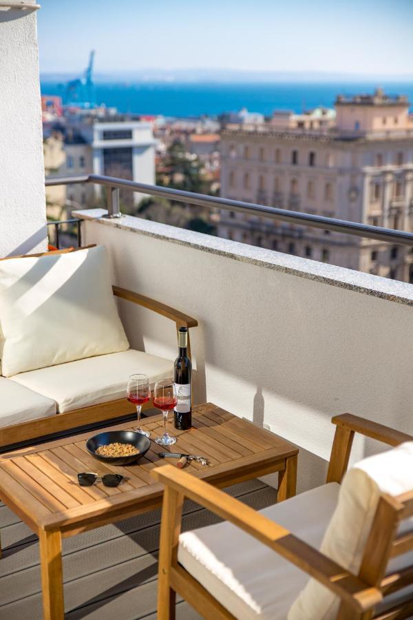Aenei Delux Apartment Rijeka Bagian luar foto