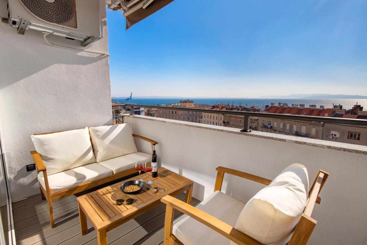 Aenei Delux Apartment Rijeka Bagian luar foto