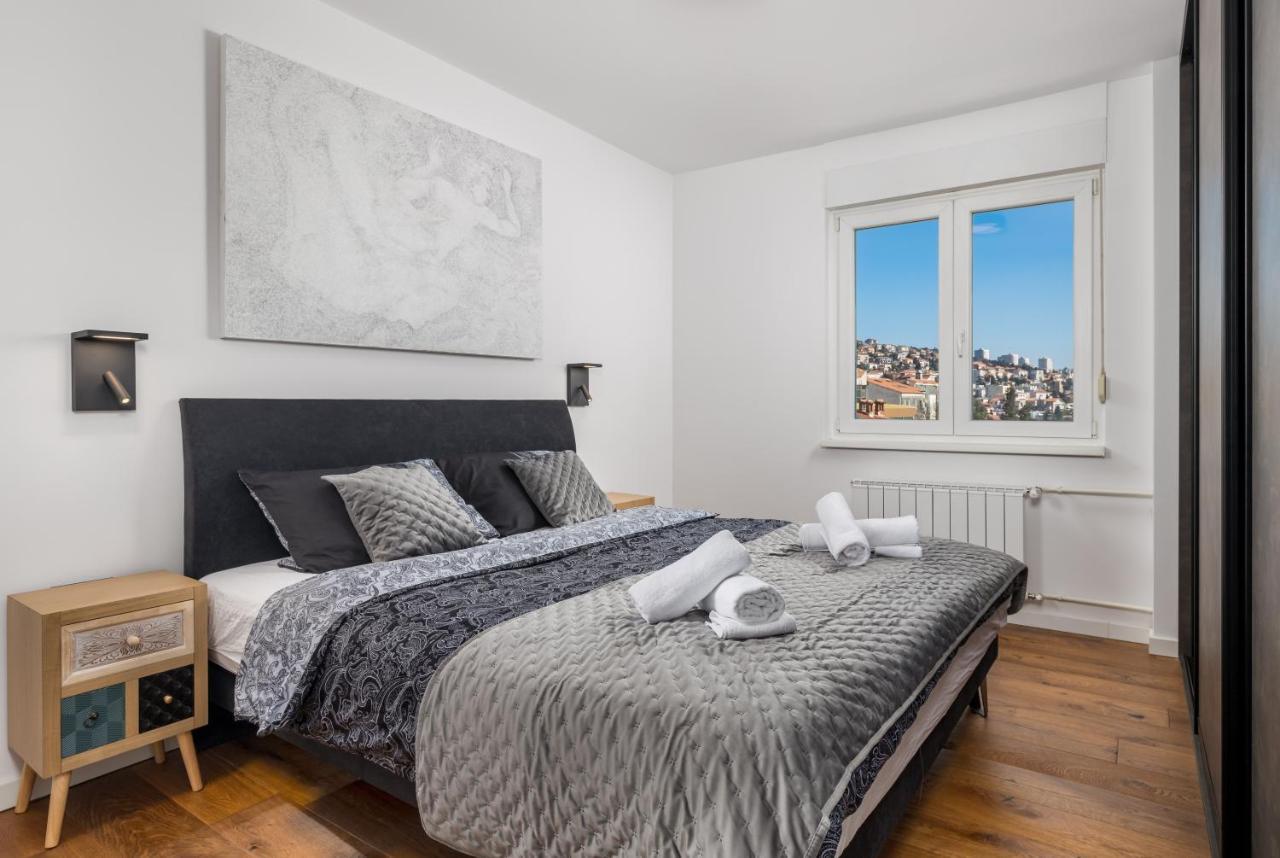 Aenei Delux Apartment Rijeka Bagian luar foto