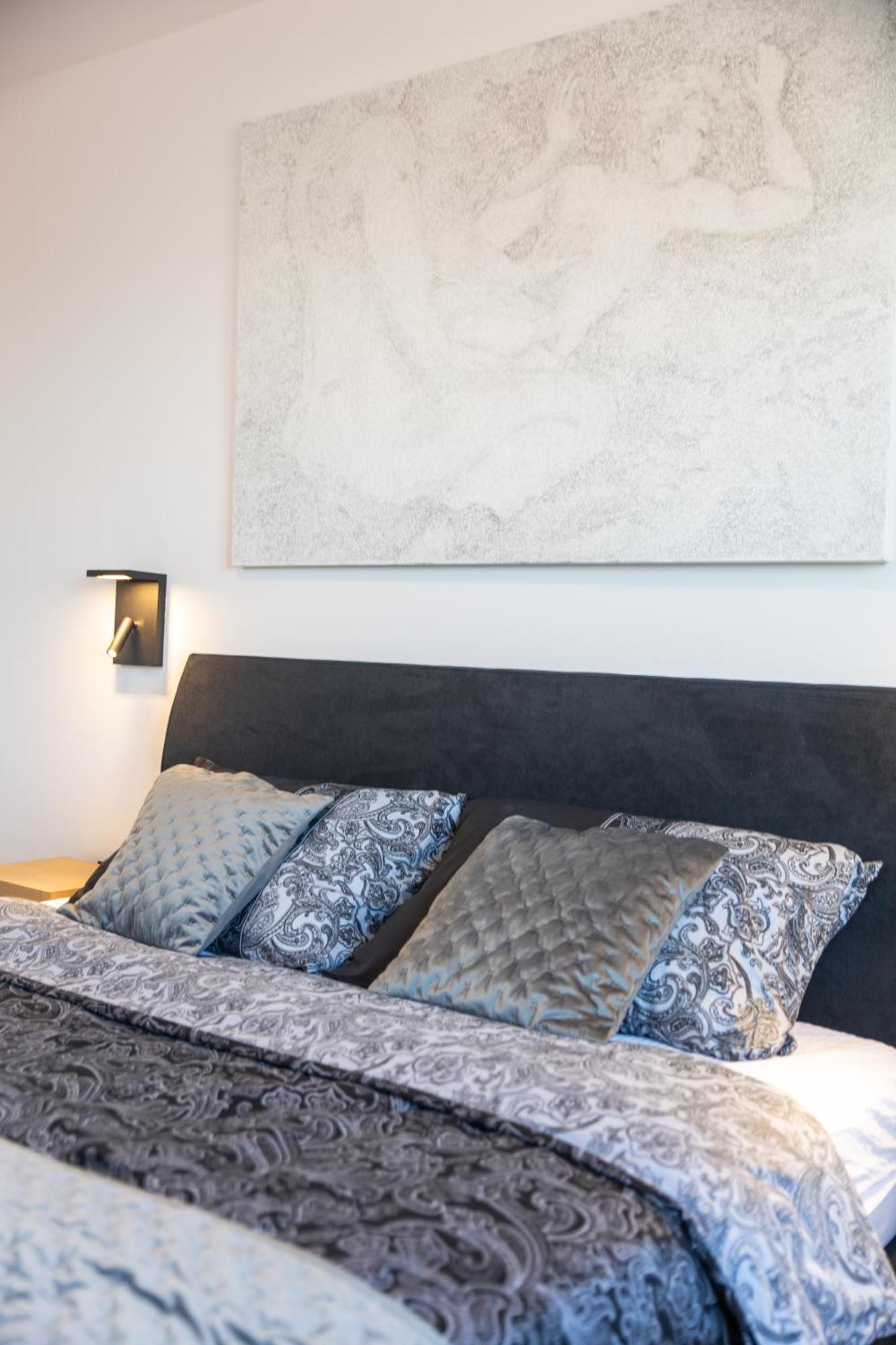 Aenei Delux Apartment Rijeka Bagian luar foto