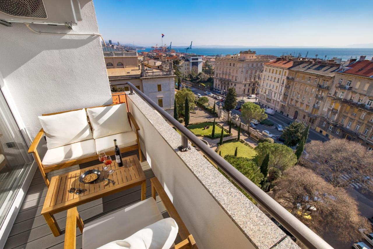 Aenei Delux Apartment Rijeka Bagian luar foto