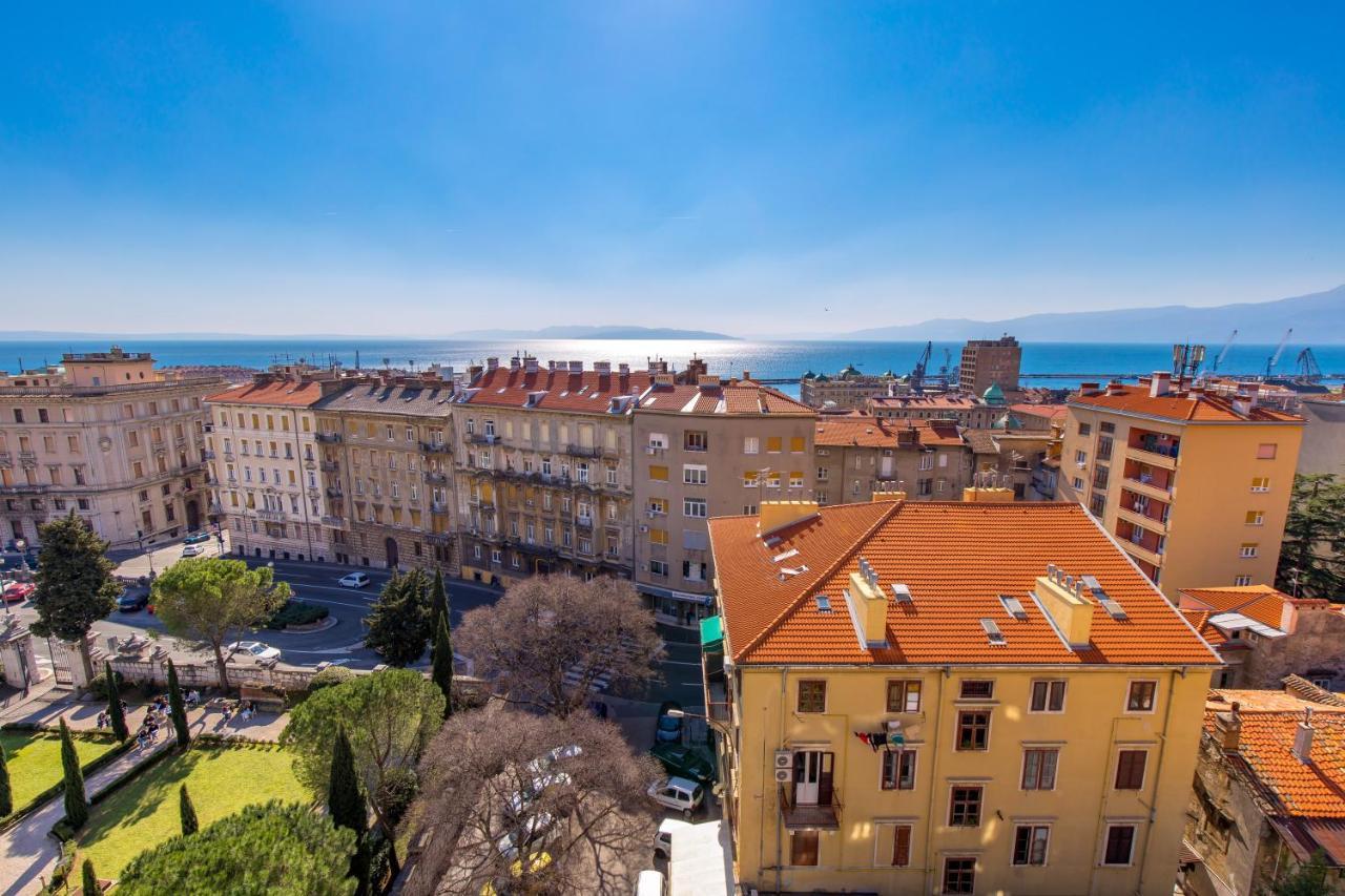 Aenei Delux Apartment Rijeka Bagian luar foto