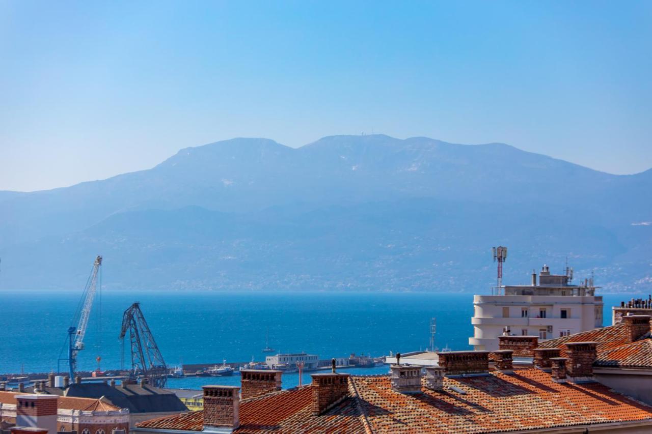 Aenei Delux Apartment Rijeka Bagian luar foto