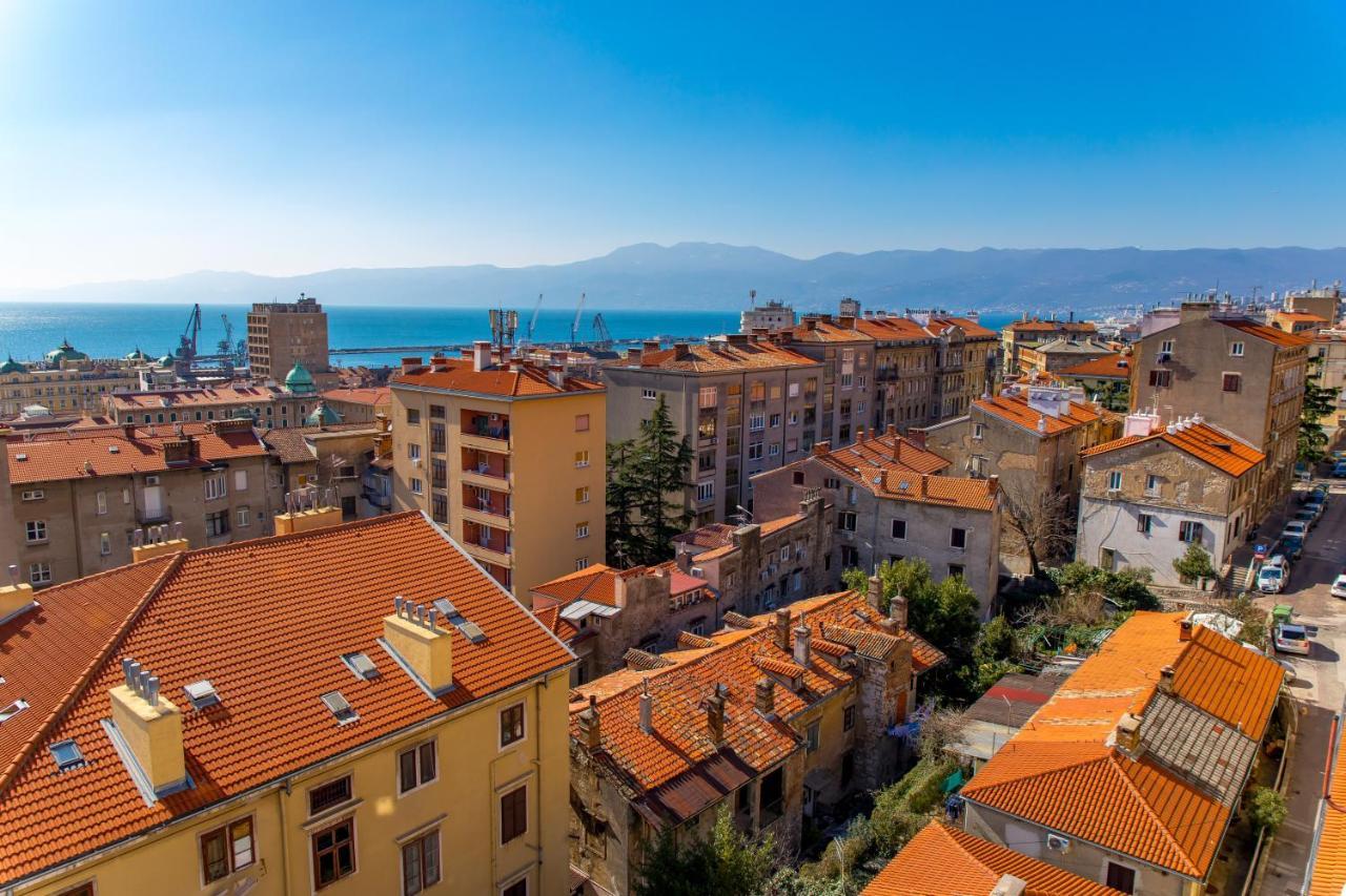 Aenei Delux Apartment Rijeka Bagian luar foto