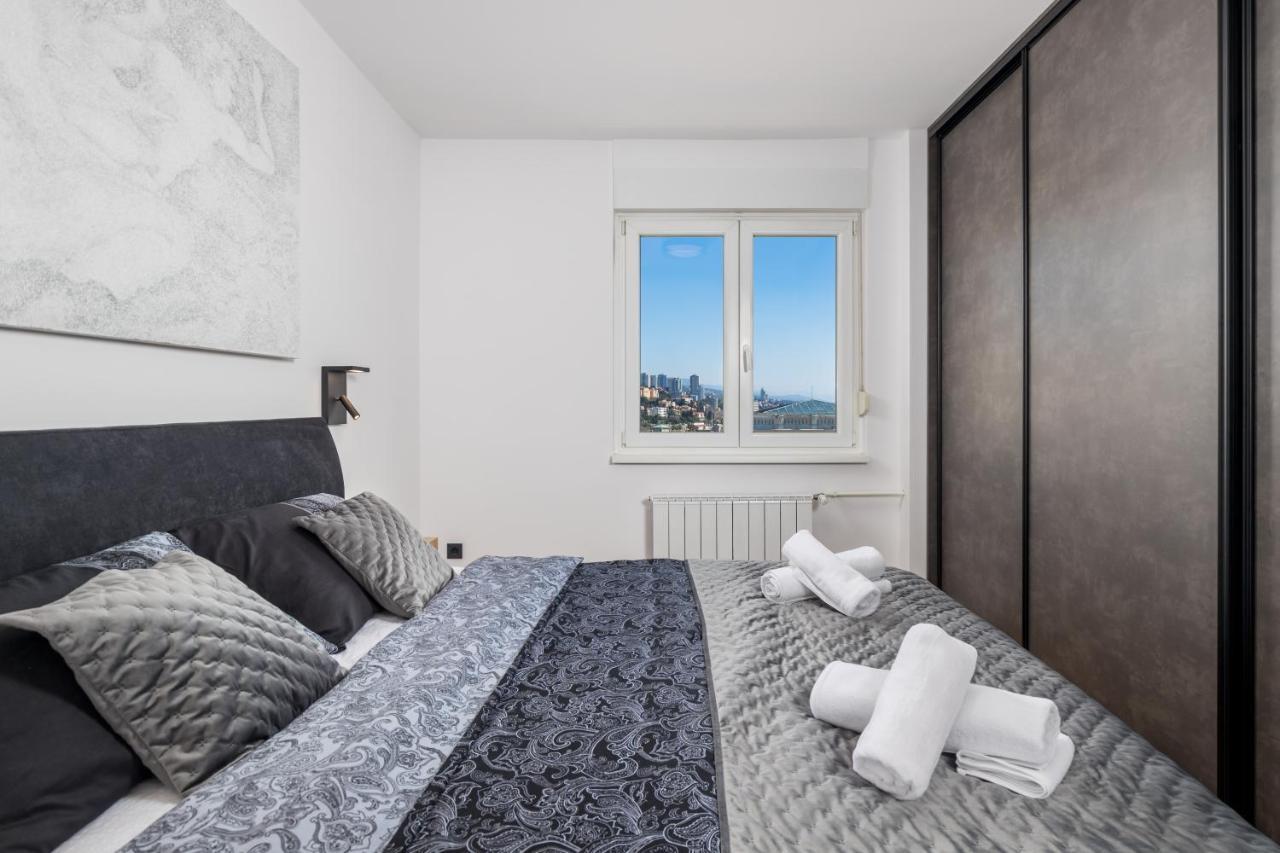 Aenei Delux Apartment Rijeka Bagian luar foto