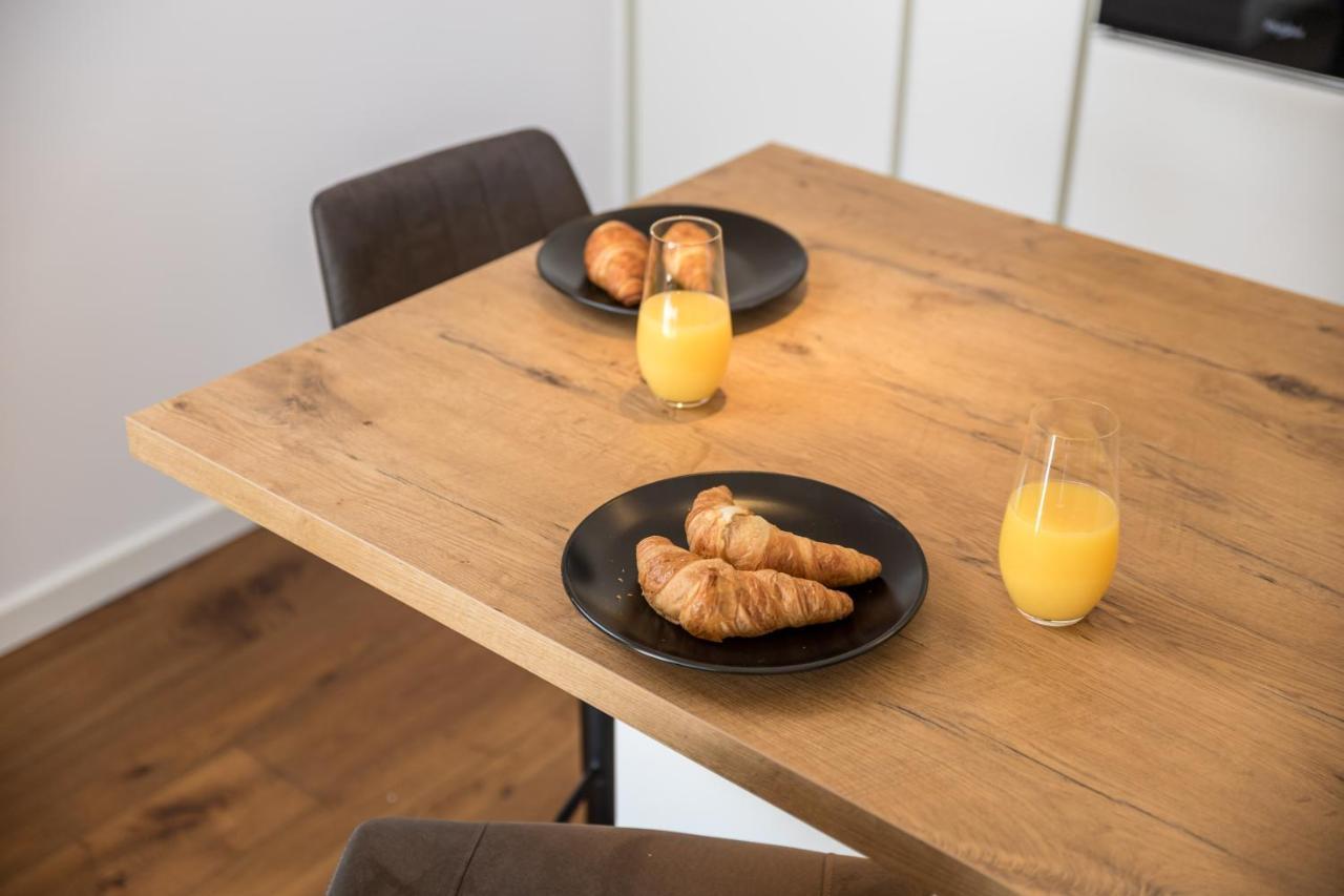 Aenei Delux Apartment Rijeka Bagian luar foto