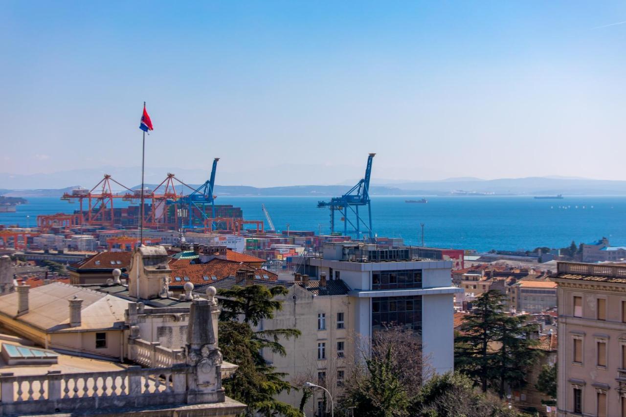 Aenei Delux Apartment Rijeka Bagian luar foto