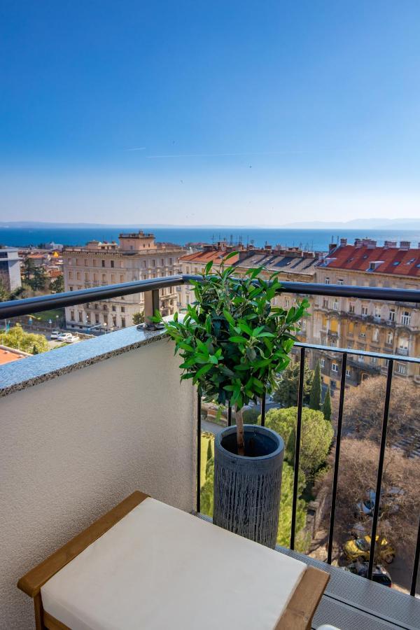 Aenei Delux Apartment Rijeka Bagian luar foto