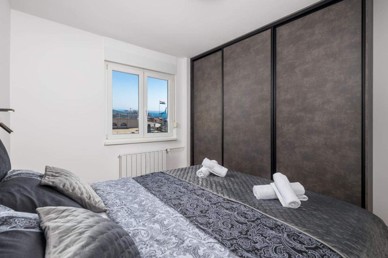 Aenei Delux Apartment Rijeka Bagian luar foto