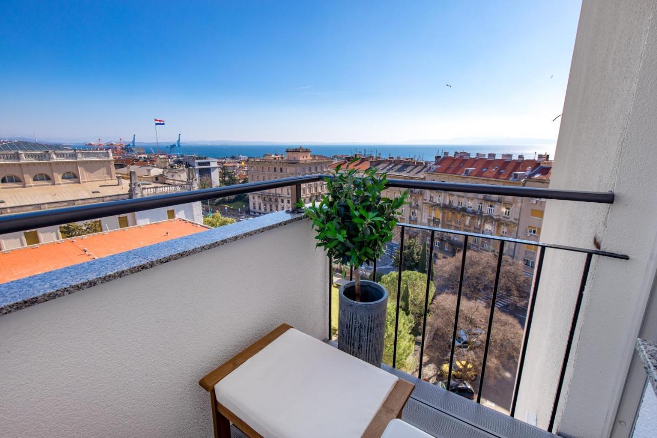 Aenei Delux Apartment Rijeka Bagian luar foto