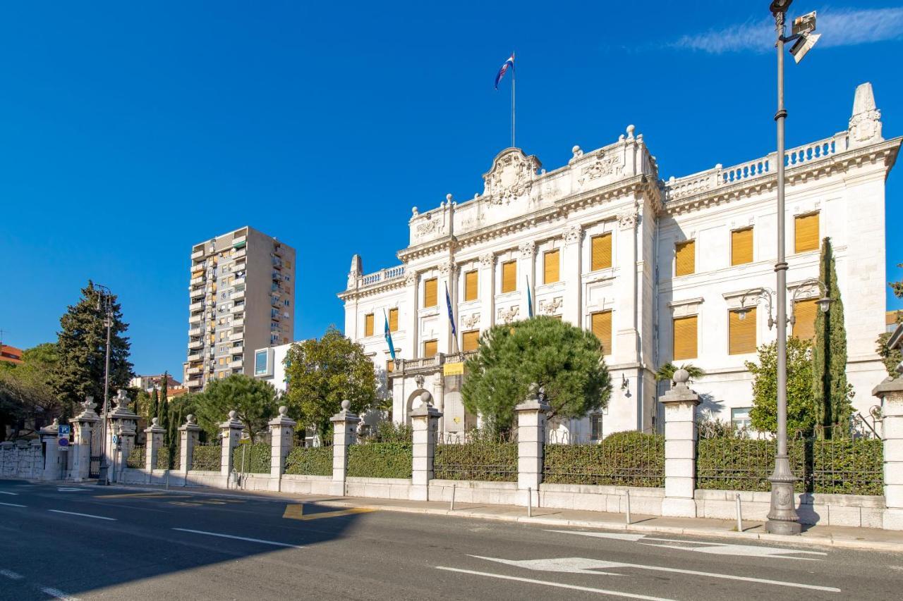 Aenei Delux Apartment Rijeka Bagian luar foto